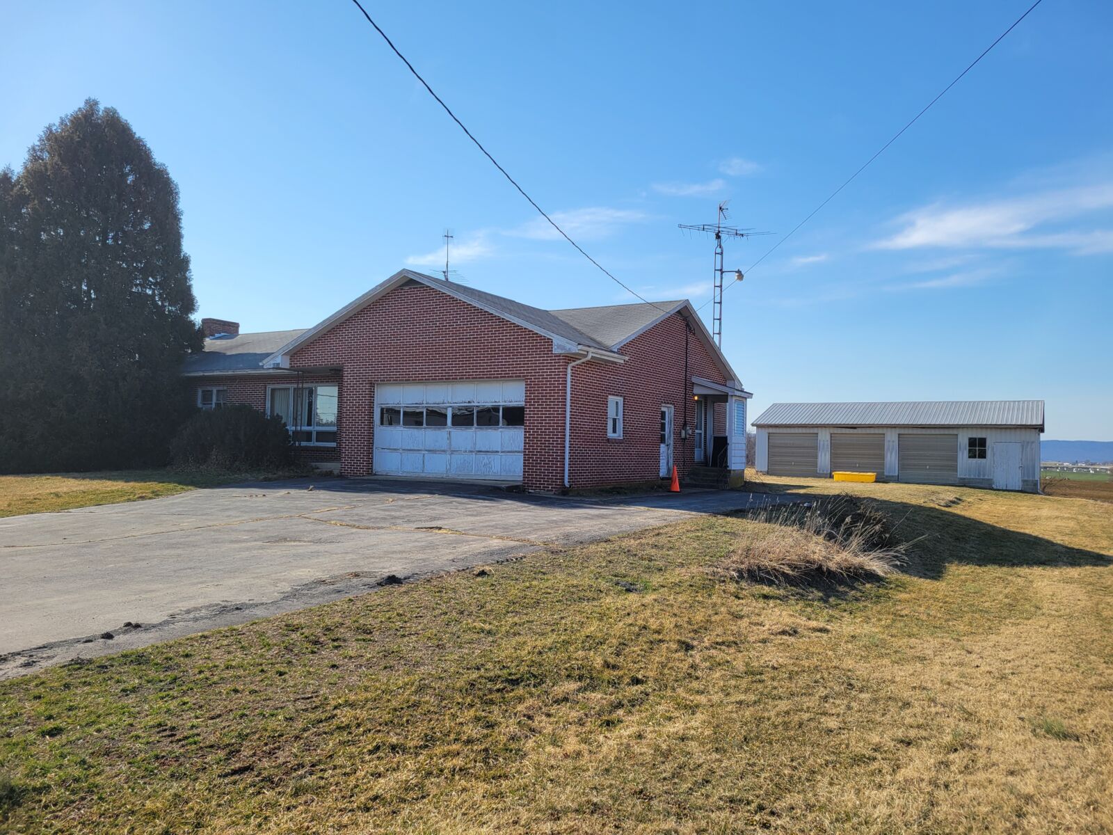 BRECHBIEL REAL ESTATE AUCTION - MON. MAY 5 @ 5:30 PM