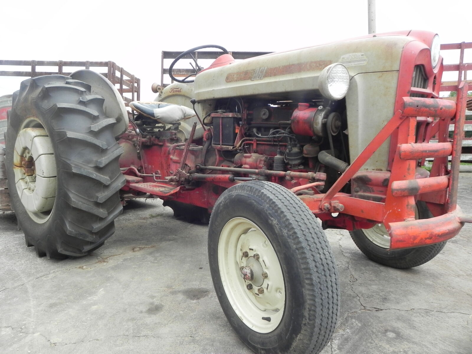 FARM MACHINERY & RELATED ITEMS / SAT. OCTOBER 25.